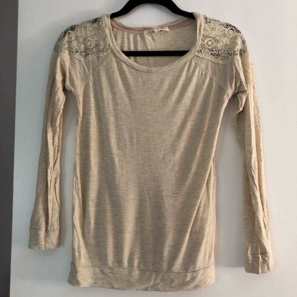 Casual top with lace shoulder detail